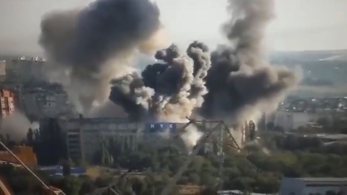 Série explozí v Mykolajivu. Rusko zasáhlo místní univerzity